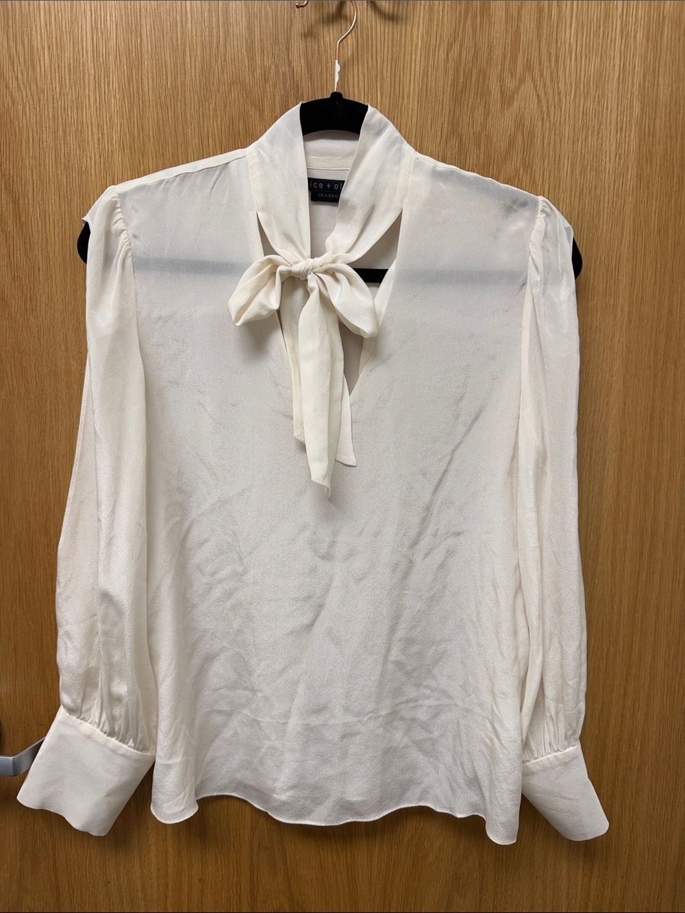 Alice + Olivia 100% Silk Quiet Luxury Cream Tie-Neck Long Sleeve Blouse Size M